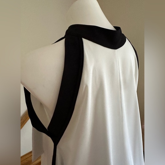 Lauren Vidal Satin White & Black Sleeveless Blouse.Ties In Front Elastic Bottom. - Picture 8 of 13